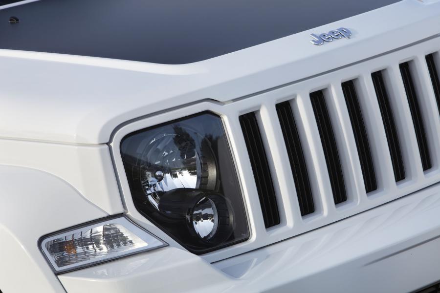  Jeep Liberty Arctic 2012 года  (фото 7 из 17)